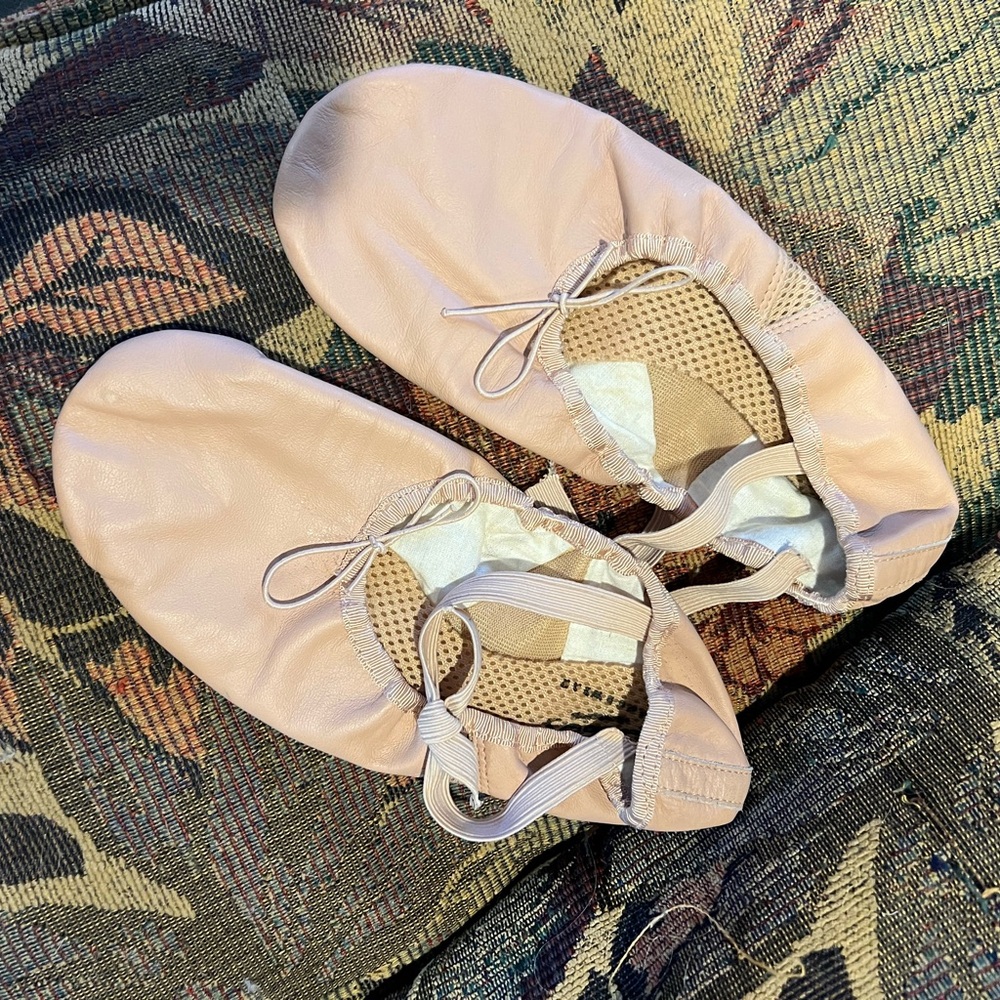 Leo’s Ballet flats